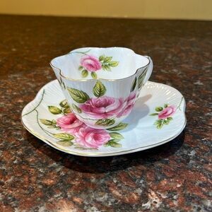Shelley Rambler Rose tea cup and saucer